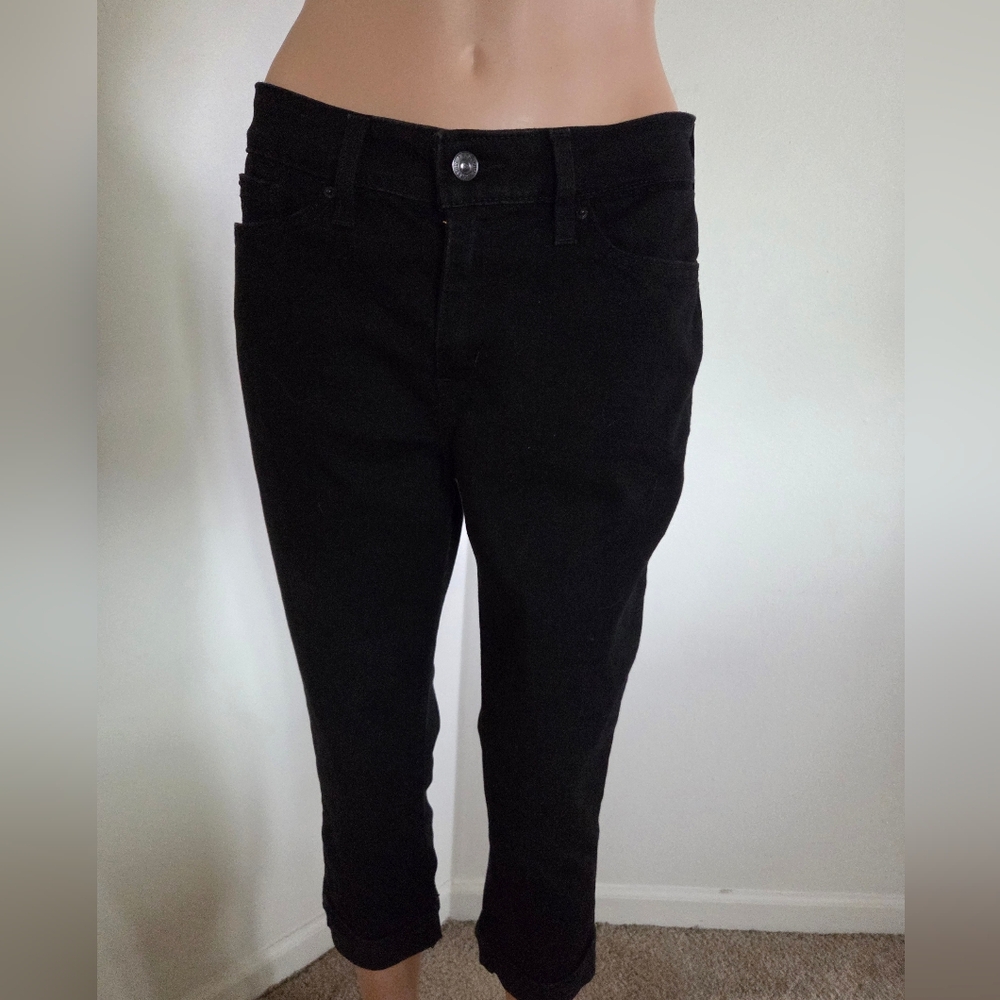 Signature Levis Strauss Gold Label Mid-Rise Black Capris Jeans Size 8